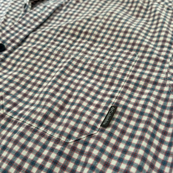 Columbia Short Sleeve Button-Up Shirt - Picture 4 of 9